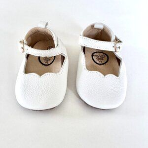 Little Wonder Co | White Leather Mary Janes | Scallop Strap | Size 8